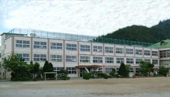船津小学校外観