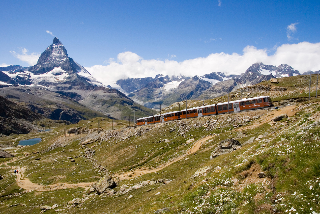 マッターホルンと登山鉄道